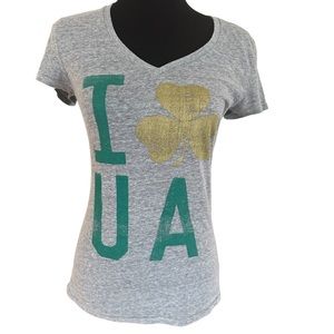 Under Armour Gray T-shirt with Gold  Shamrock Size Small